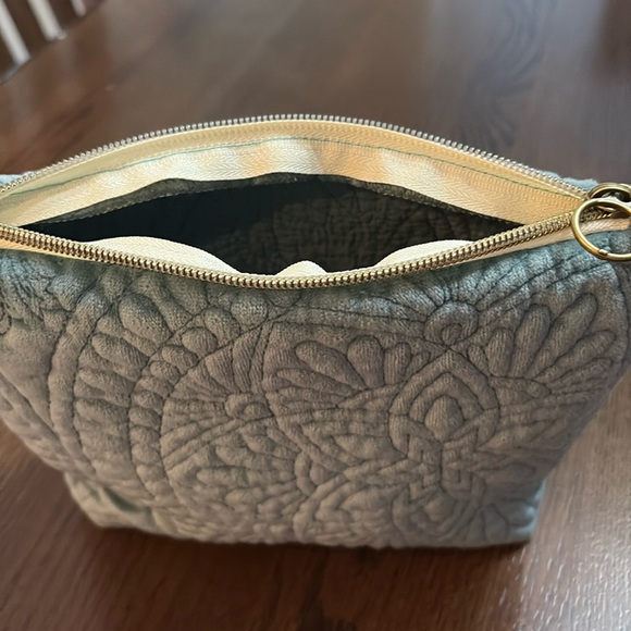 Quilted Teal Pouch 9x 7 - Picture 4 of 8